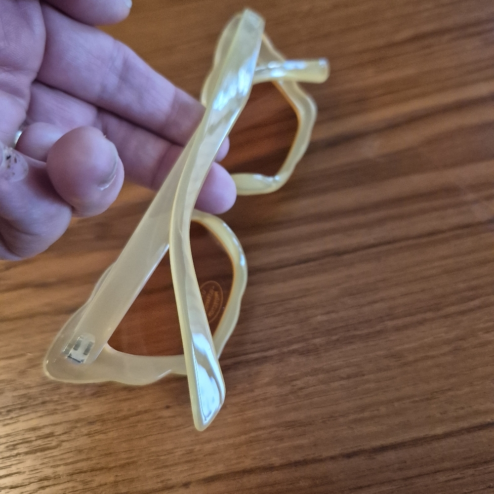 Yellow Cat Eye Sunglasses - Picture 4 of 4